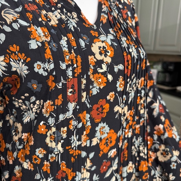 NWT 𝘾𝙧𝙖𝙘𝙠𝙚𝙧 𝘽𝙖𝙧𝙧𝙚𝙡 Floral Top Size Large - Picture 7 of 16